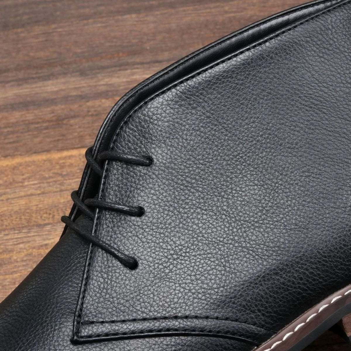 Men's Pebbled Leather Lace-Up Chukka Boots
