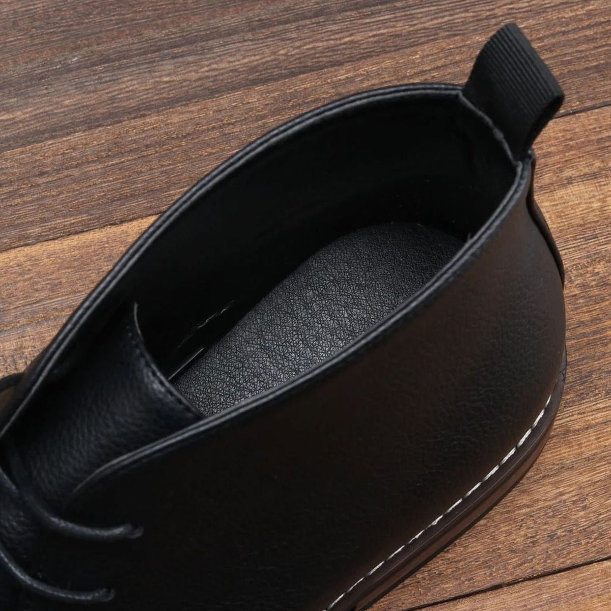 Men's Pebbled Leather Lace-Up Chukka Boots