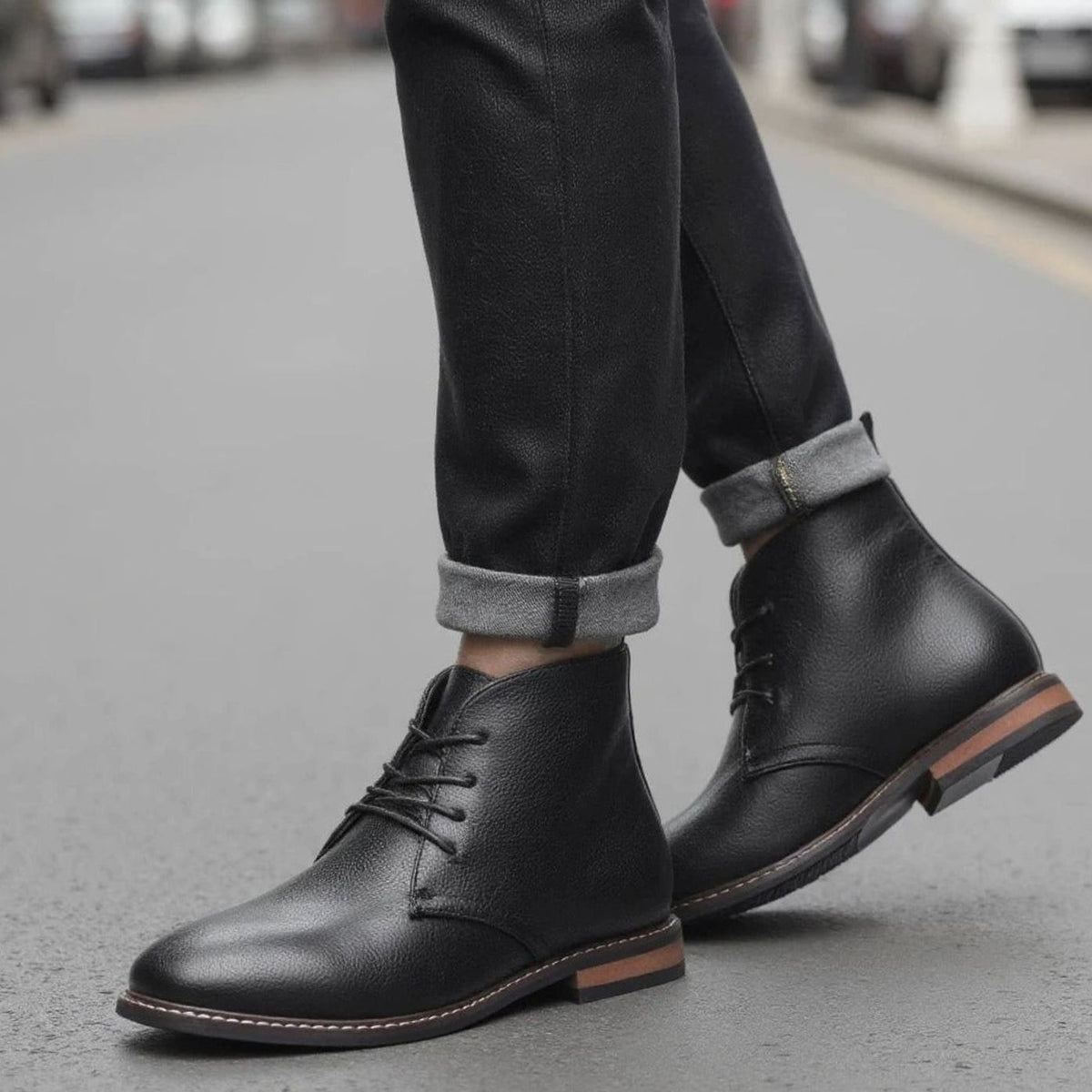 Men's Pebbled Leather Lace-Up Chukka Boots