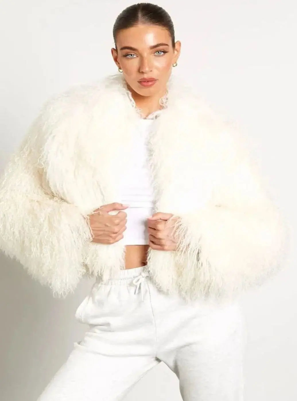 Women's Cropped Teddy-Style Faux Fur Coat Long Sleeves - White