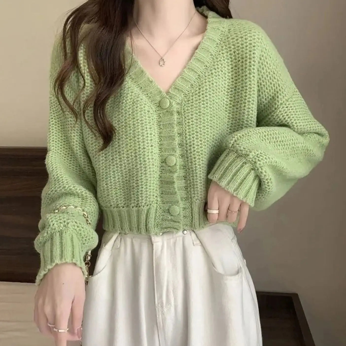Women's Fitted Cropped V-Neck Knit Cardigan - Green