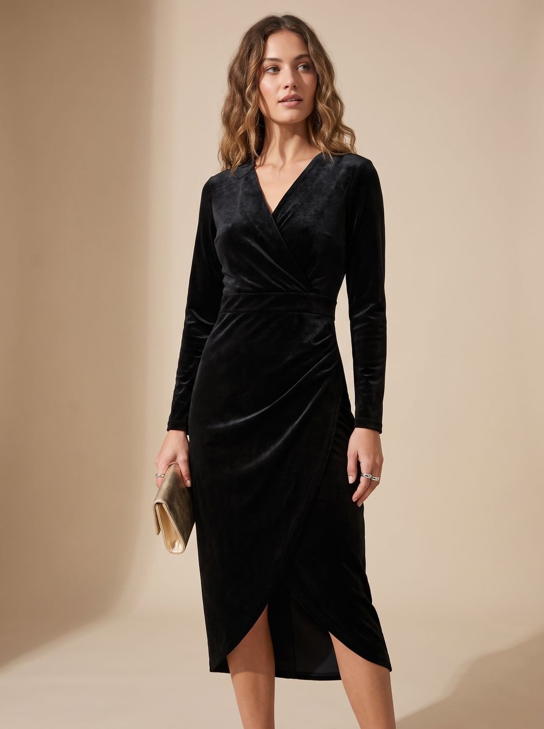 Women's Long Sleeve V-Neck Velvet Dress Shaped Waist - Black