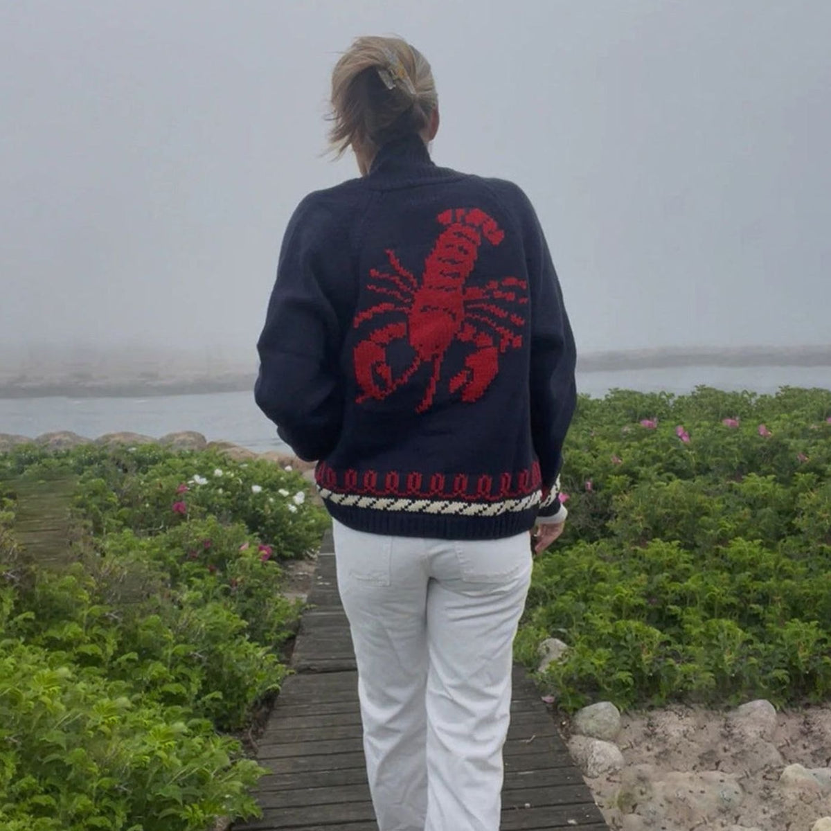 Women's Oversized Chunky Knit Nautical Whale Motif Cardigan - Black (Lobster)