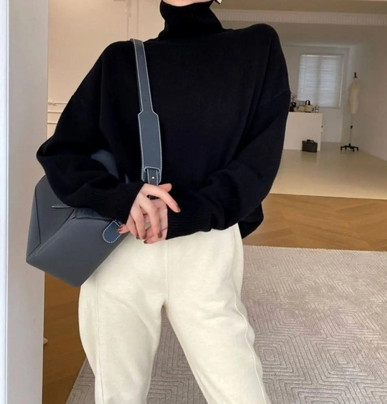 Women's Oversized Long-Sleeve Knit Turtleneck Jumper - Black