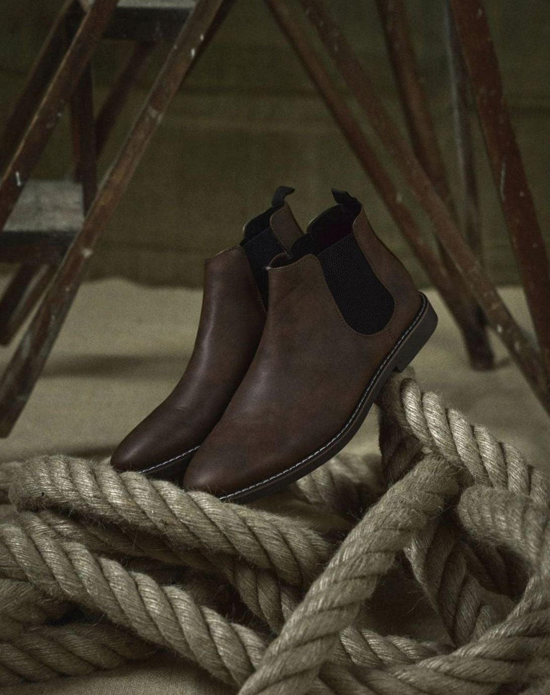 Men's Chelsea Boots Slip-On Leather-Finish Rubber-Sole