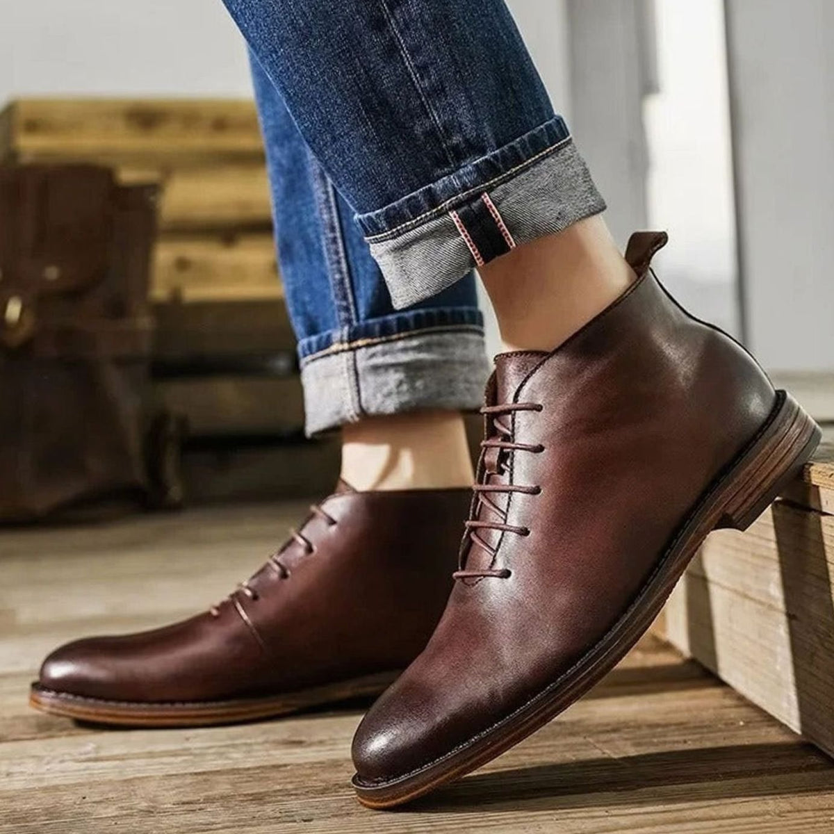 Men's Full-Grain Leather Lace-Up Chukka Boots, Brown