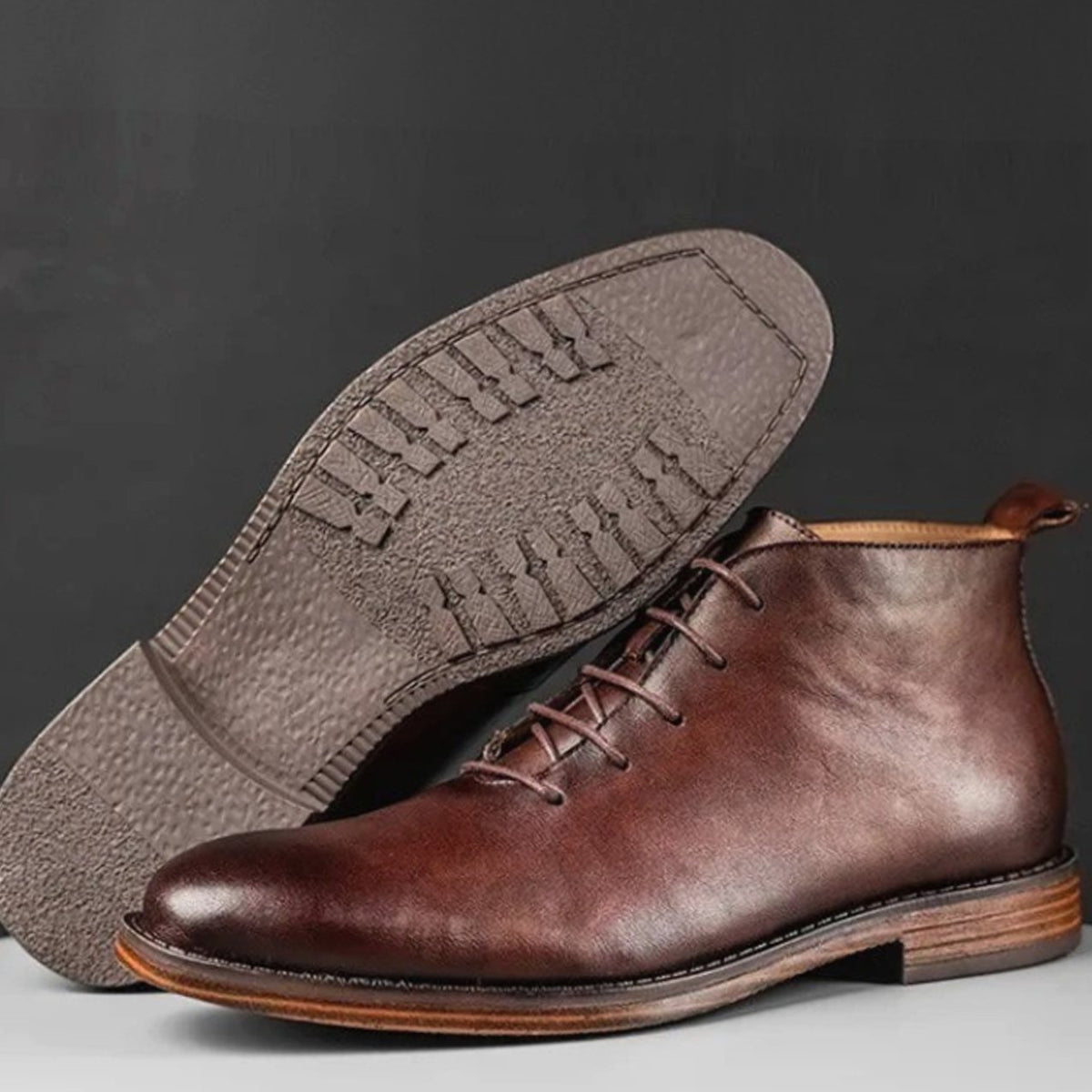 Men's Full-Grain Leather Lace-Up Chukka Boots, Brown