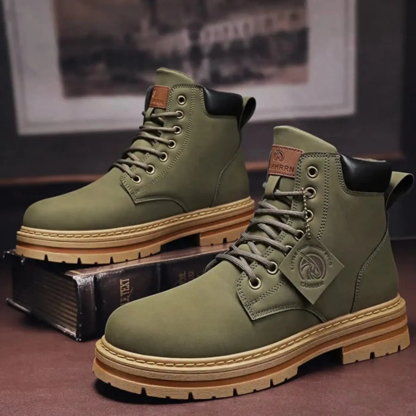 Men's Lace-Up Rugged Outdoor Hiking Boots - Green