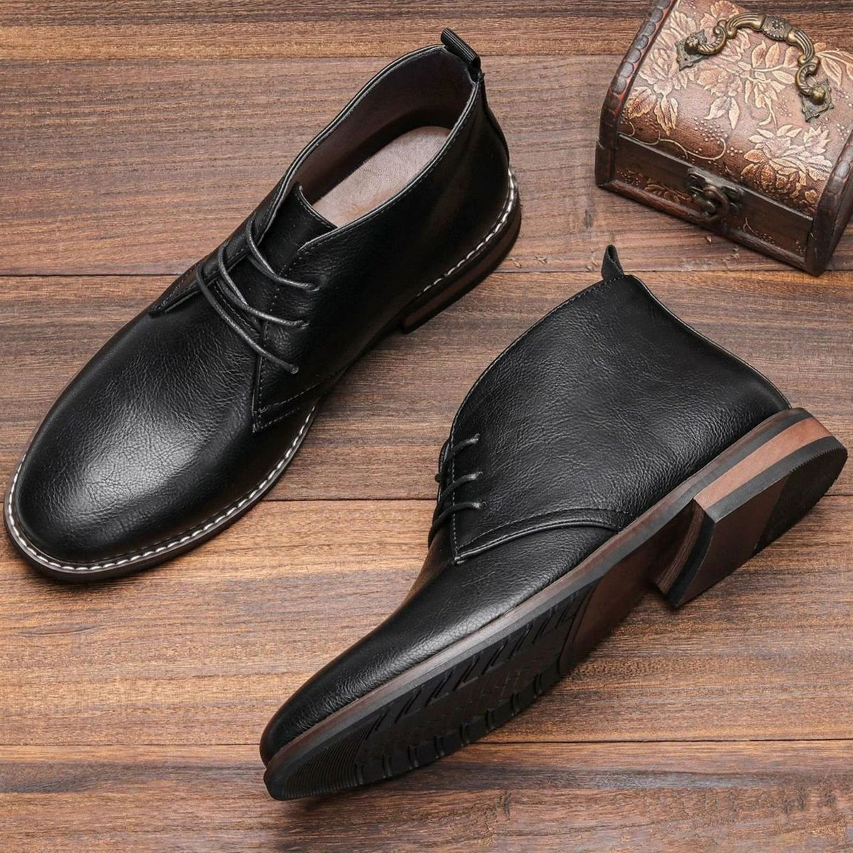 Men's Pebbled Leather Lace-Up Chukka Boots