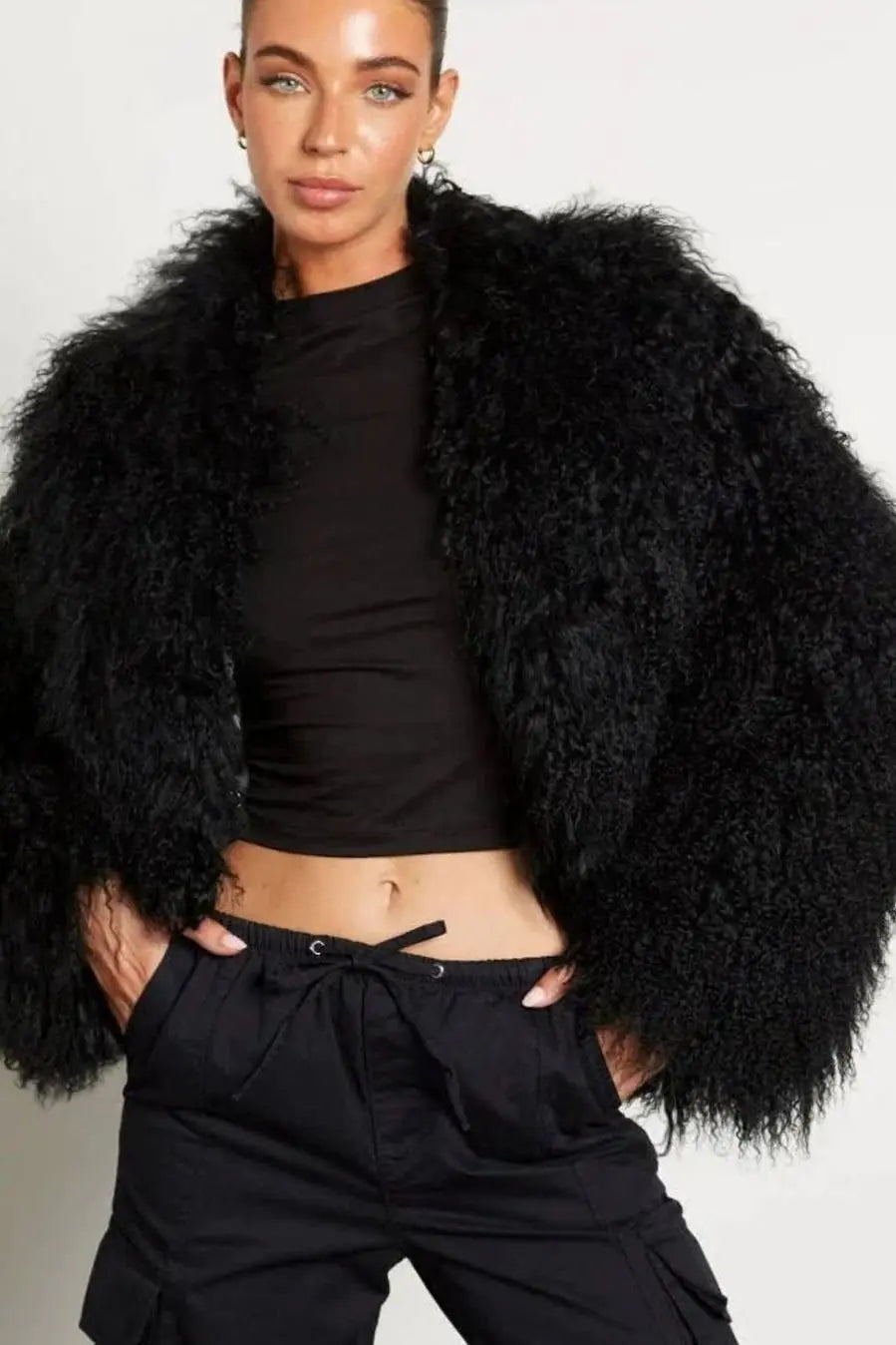 Women's Cropped Teddy-Style Faux Fur Coat Long Sleeves - Black