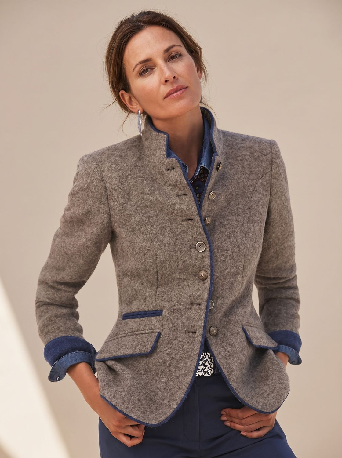 Women's Fitted Wool Button-Up Blazer Jacket with Pockets