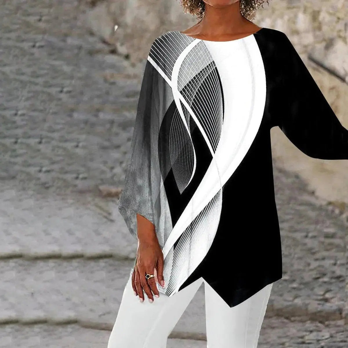 Women's Geometric Print Long Sleeve Tunic Top - Black and White