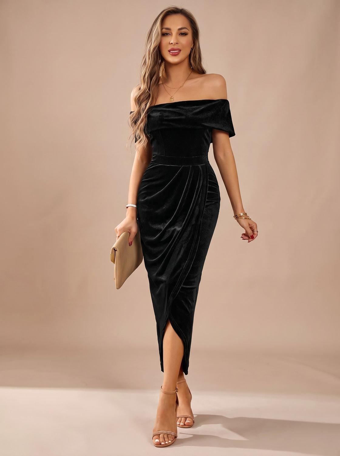 Women's Off-Shoulder Ruched Velvet Midi Dress - Black