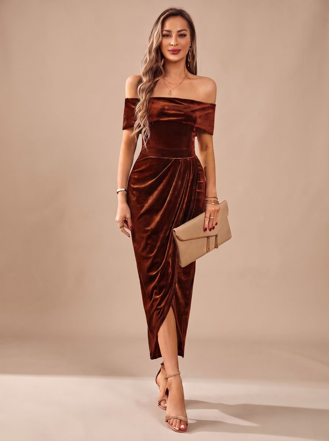 Women's Off-Shoulder Ruched Velvet Midi Dress - Brown