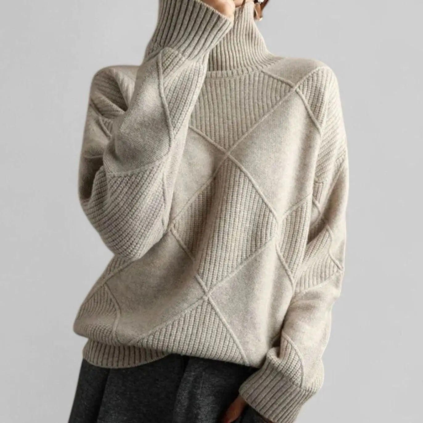 Women's Oversized Diamond-Knit Turtlenecks Sweater - Grey