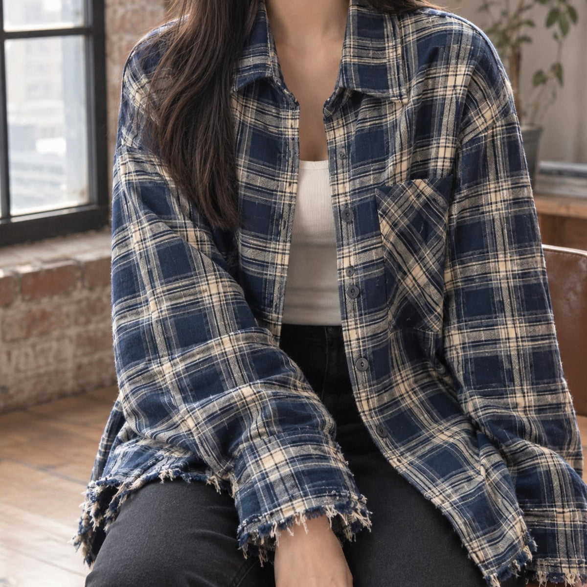 Women's Oversized Plaid Flannel Raw-Edge Button-Front Shirt - Navy Blue Plaid