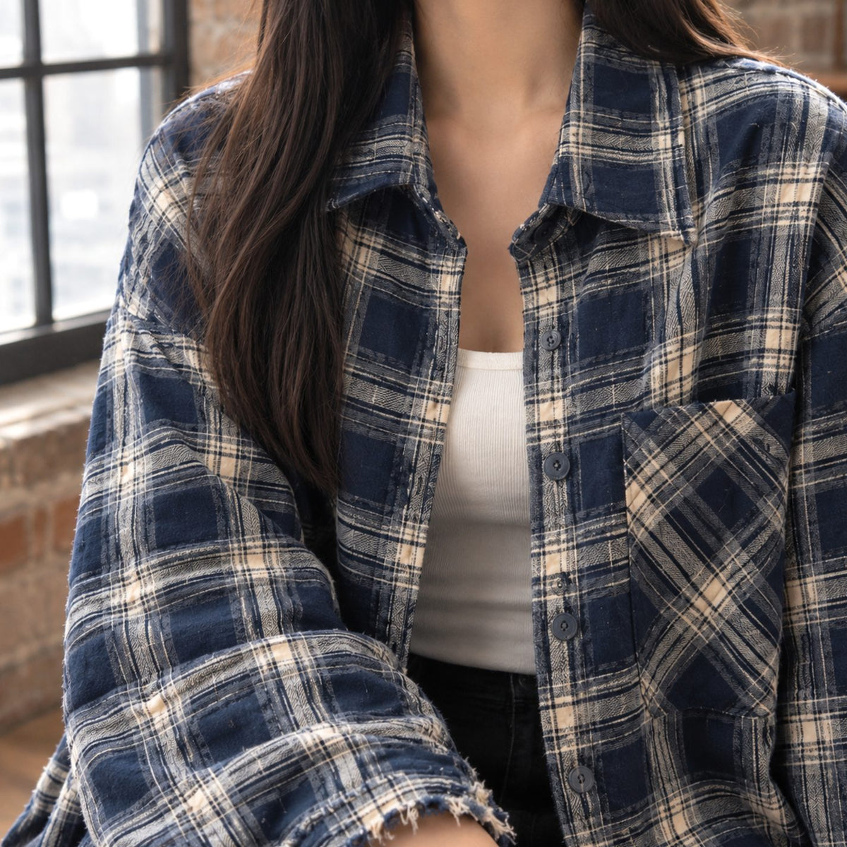 Women's Oversized Plaid Flannel Raw-Edge Button-Front Shirt