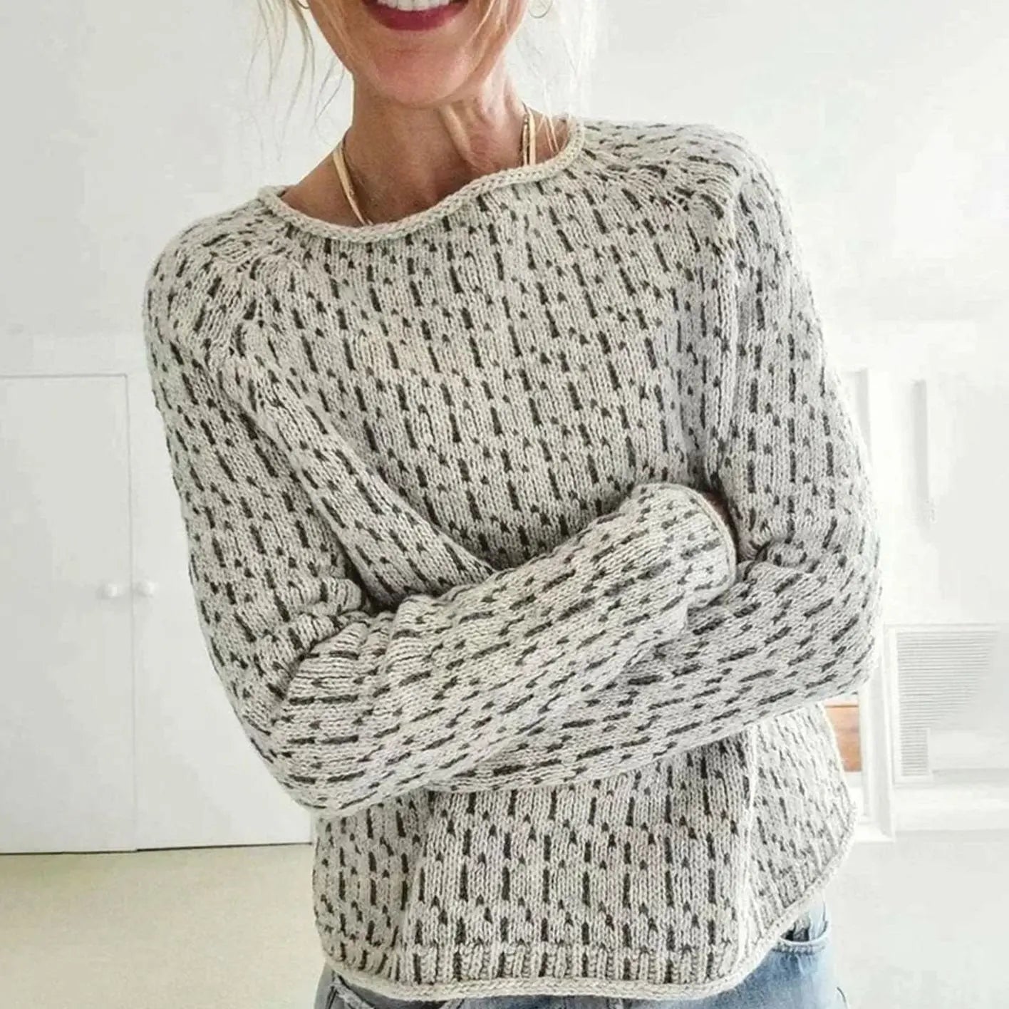 Women's Relaxed-Fit Round Neck Textured Knit Sweater - Grey