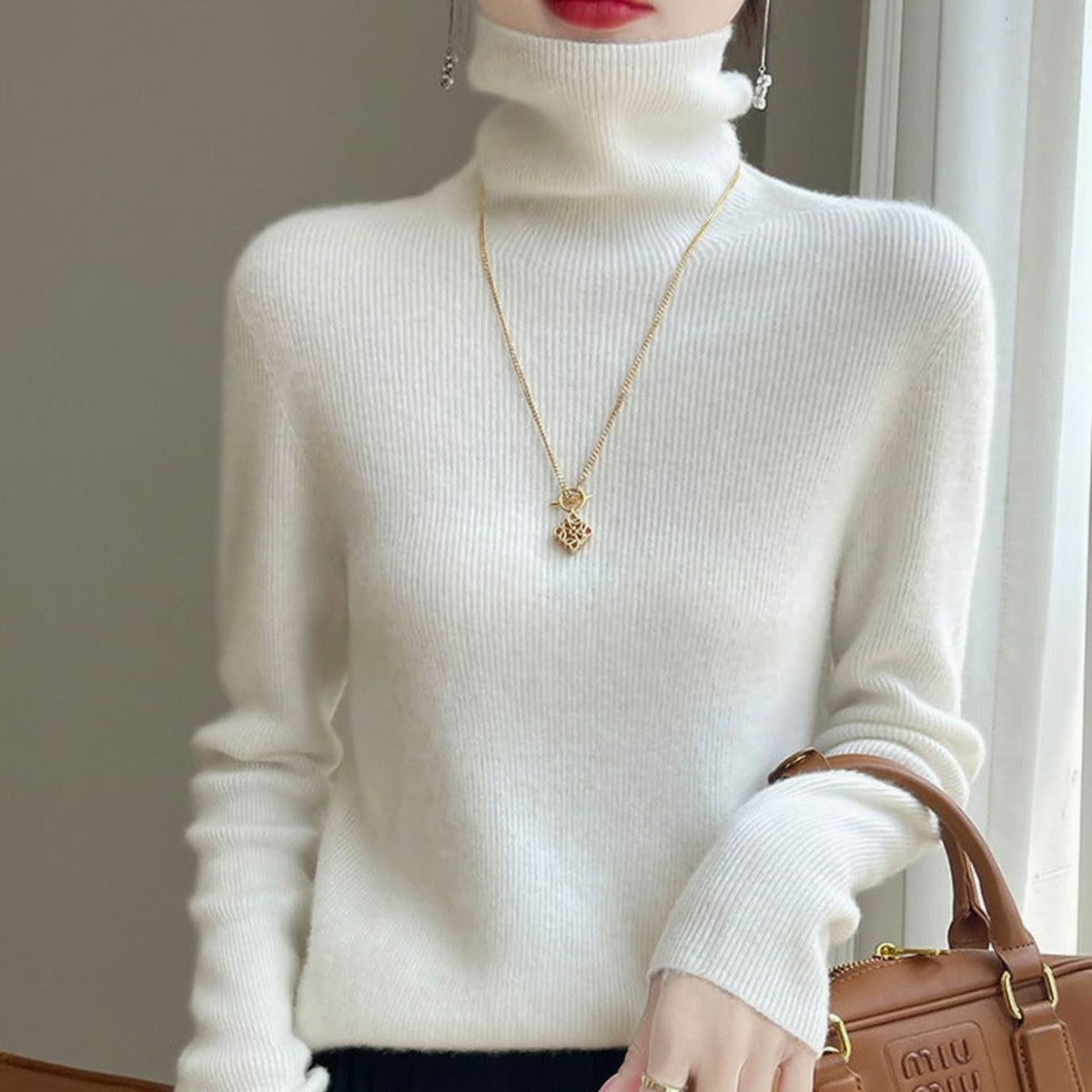Women's Slim-Fit Ribbed Turtleneck Knit Jumper - Ivory White